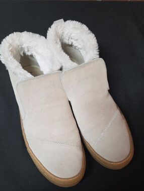 Toms Women's Slip-On Suede Ankle Boots in Light Beige with Cream Fleece Sz 8.5